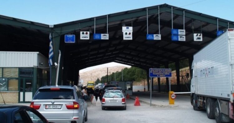 Grevë në doganat greke sot/ Pezullohet lëvizja në disa pika kufitare, lejohet kalimi vetëm për…