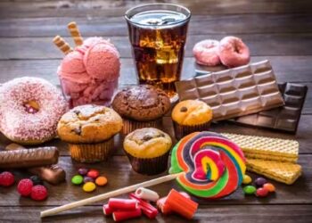 Dëmet shokuese të sheqerit dhe ëmbëlsirave te fëmijët dhe çfarë mund të bëjnë prindërit për t’i shmangur