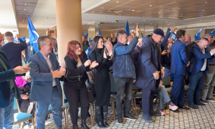 PD takim me emigrantët në Athinë: T’i shporrim me votë pengmarrësit e Shqipërisë