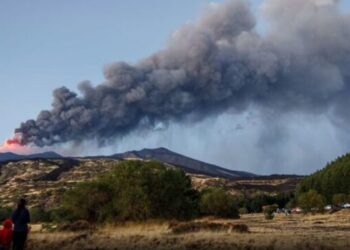 Shpërthen vullkani Etna, pezullohen fluturimet nga aeroporti i Katanias