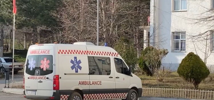 Spitali i Tropojës pa mjekë, pacientët drejt Gjakovës! Drejtori: Kemi bërë kërkesa në Ministri por pa rezultat