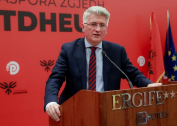 Gjekmarkaj nga Roma: Shqiptarët do të kthehen në vend, Rama do të ikë