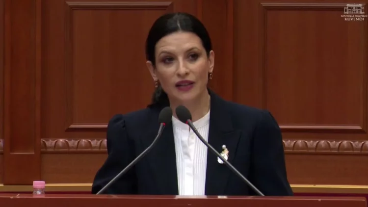 Ish-ministrja e Drejtësisë merr në mbrojtje “kryehajdutin” e Tiranës: Po i bini në qafë kot Veliajt