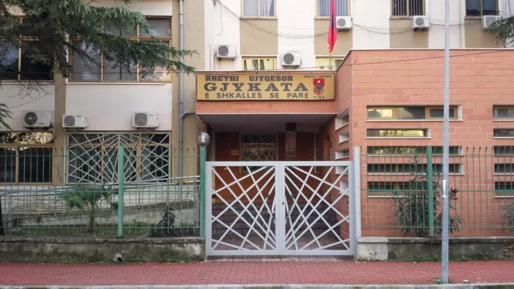 Kreu veprime të turpshme me mbesën e mitur, dënohet me 5 vite burg xhaxhai