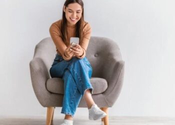 A uleni shpesh këmbëkryq? Ja përse duhet ta shmangni këtë veprim