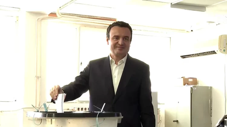 Zgjedhjet në Kosovë/ Albin Kurti : Votoni për ta bërë zërin tuaj të dëgjohet