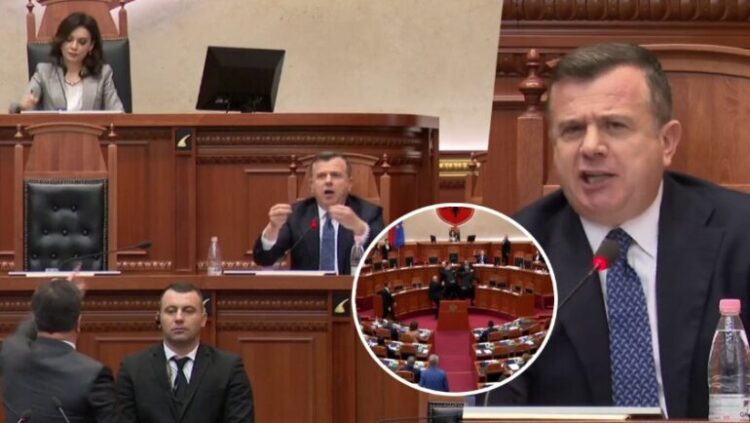 Video – Noka godet Ballën me shishe uji, plas keq në Kuvend