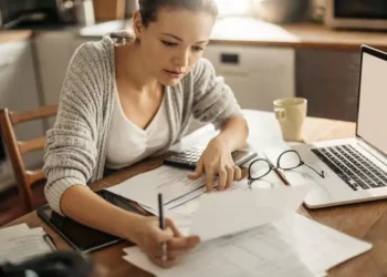 Pse leximi në orët e para të mëngjesit mund të jetë çelësi i produktivitetit tuaj