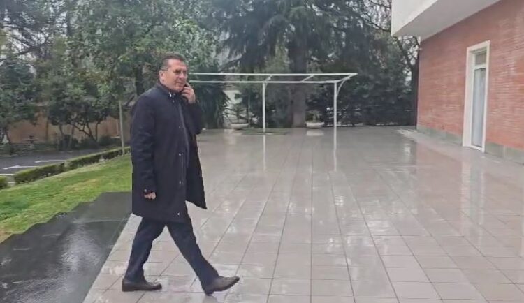 Negociatat për koalicionin, aleatët në selinë blu