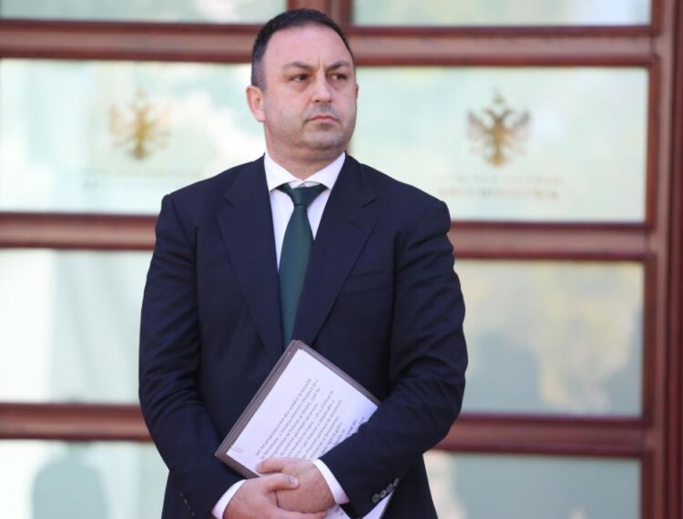 Pse policia nuk shkoi te SPAK-u? Ministri Hoxha: Ishin simpatizantë të Veliaj, jo protestues