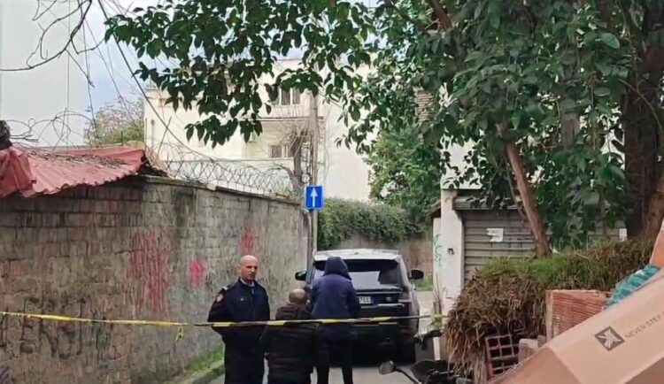 Tiranë/ E reja gjendet e vdekur në banesë, dyshime se është vrarë