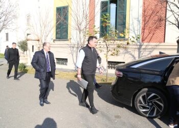 VIDEO-FOTO/ Arrestohet Erion Veliaj, “arrest në shtëpi” edhe për Ajola Xoxën