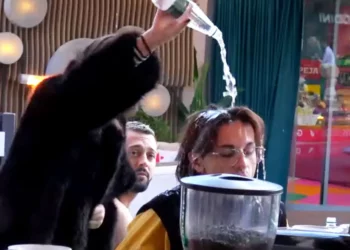 PAMJET/ Agravon debati me Vserlon, Ola i hedh ujë në kokë (Video)