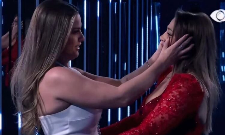 Rrjeti ‘zien’ për raportin e motrave Gixhari, reagon Olta: Asgjë s’të bën pis…