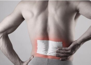 Studimi: Përdorimi i telefonit gjatë ecjes mund të shkaktojë osteoartrit