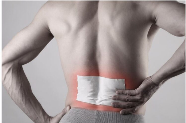 Studimi: Përdorimi i telefonit gjatë ecjes mund të shkaktojë osteoartrit