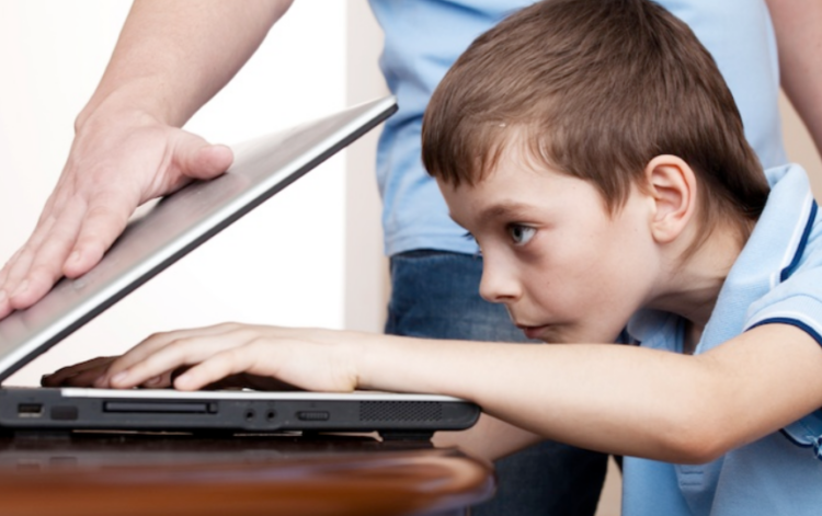 Pornografia në rrjet, kërcënimi më i rrezikshëm për fëmijët sot