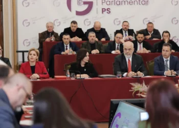 Nuk i zgjati shumë kamuflimi/ Rama shpërthen ndaj drejtësisë: 24 masa sigurie për një universitet, sikur të ishte mafia e Corleones!