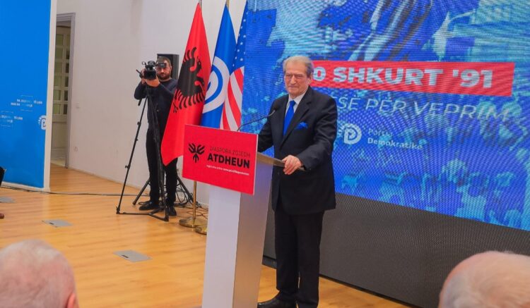 Rama me punonjësit e bashkisë Tiranë, Berisha: Organizoi miting për të mbrojtur vjedhjet