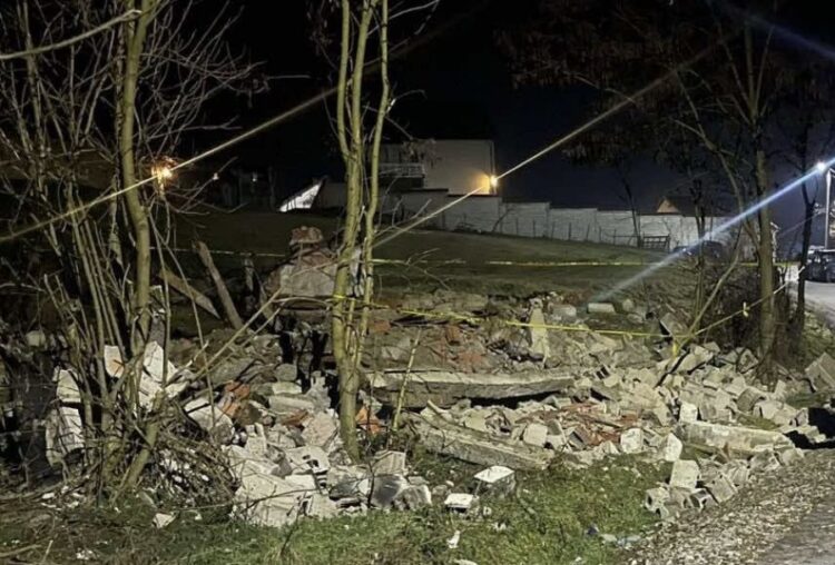 Tragjedi në Gjakovë, 3 fëmijë humbin jetën nga shembja e një shtëpie në…