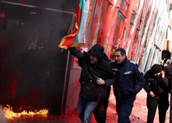 Bullgari/ Protestuesit kundër adoptimit të euros sulmojnë ndërtesën e BE-së