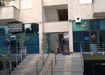 E rëndë në Lushnje! 20-vjeçarja hidhet nga një pallat, ndërron jetë në vend