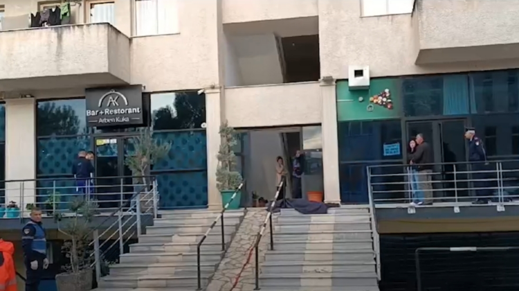 E rëndë në Lushnje! 20-vjeçarja hidhet nga një pallat, ndërron jetë në vend