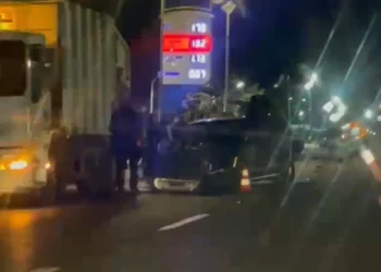 Aksident  në Elbasan! Makina përplaset me kamionin, dy të plagosur