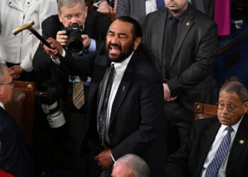 Ndërpreu fjalimin e Trump dhe refuzoi të mbante qetësi, kongresmeni demokrat përjashtohet nga salla