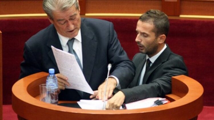 “Protestë për mbylljen e TikTok”, Braçe thumbon Berishën: Është nam e gjitha!