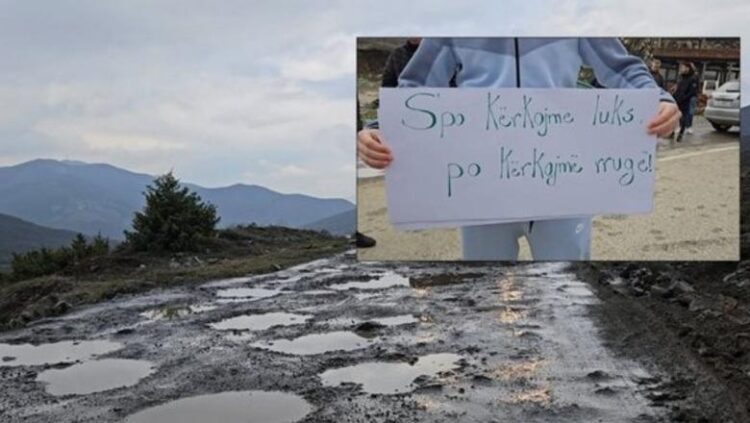 Vazhdojnë protestat/ banorët e Tropojës e Hasit bllokojnë doganën e Qafë Prushit: Do bojkotojmë zgjedhjet