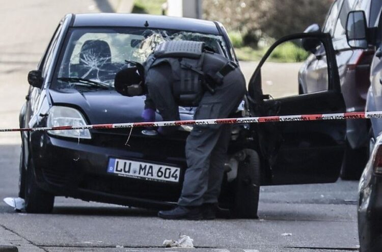 Gjermani/ Makina përplaset me turmën, 2 të vdekur dhe 25 të plagosur