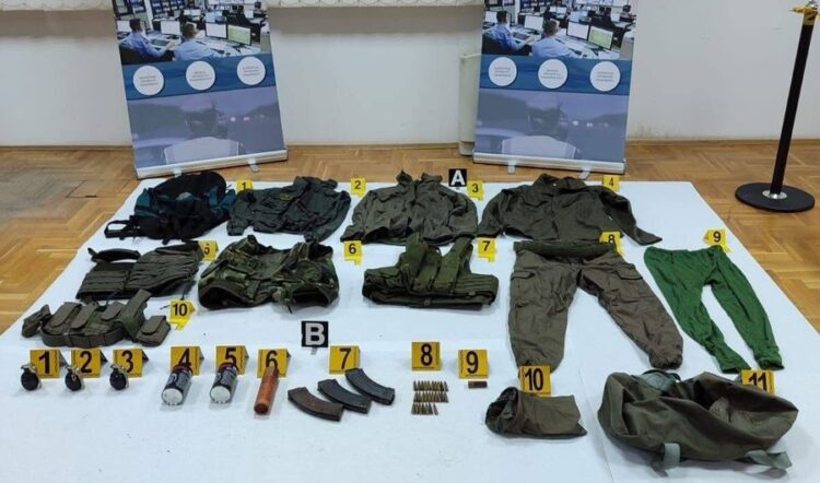 Banjskë/ Gjenden sërish uniforma ushtarake, granata dore dhe municion