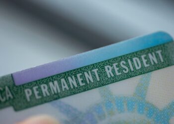 Rasti Khalil/ Në çfarë rrethanash mund t’i hiqet karta e gjelbër një banori të përhershëm në SHBA?
