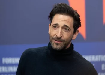 Pështyn çamçakëzin dhe ia hedh të dashurës, veprimi i aktorit në Oscar bëhet viral