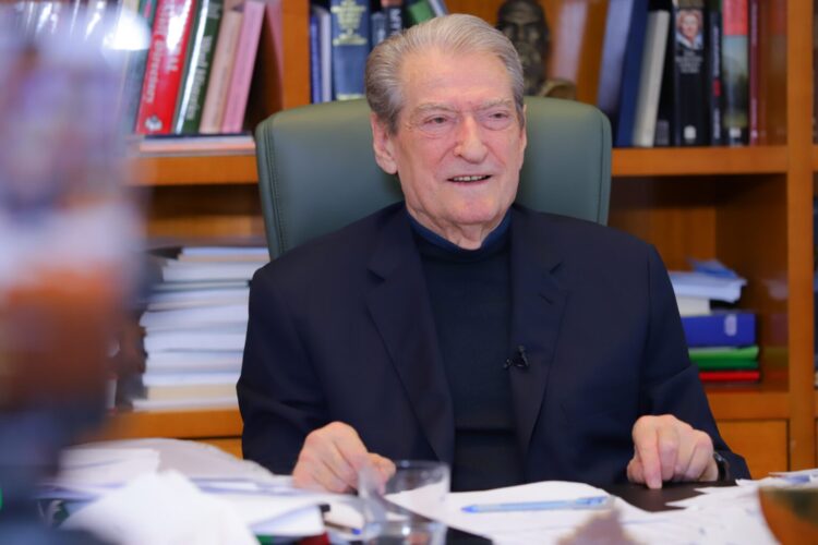 Berisha: Mbyllja e Zërit të Amerikës nuk ishte një akt censure, ai është një ent publik