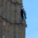 Alarmohen autoritetet britanike, një person ngjitet në kullën e “Big Ben”