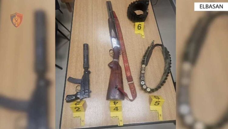 Plagosi me armë gjahu 53-vjeçarin, arrestohet i riu në Elbasan