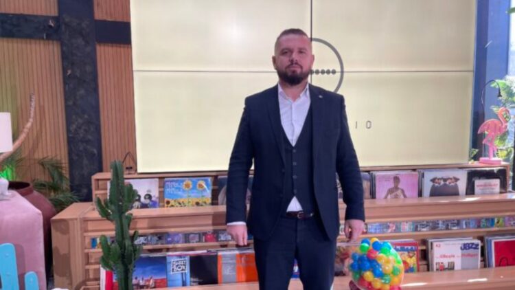 “Gruaja fut burrin në burg për të qëndruar me dashnorin”/Habit avokati i divorceve!