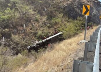 Autobusi bie nga shkëmbi në Meksikë, humbin jetën 11 persona
