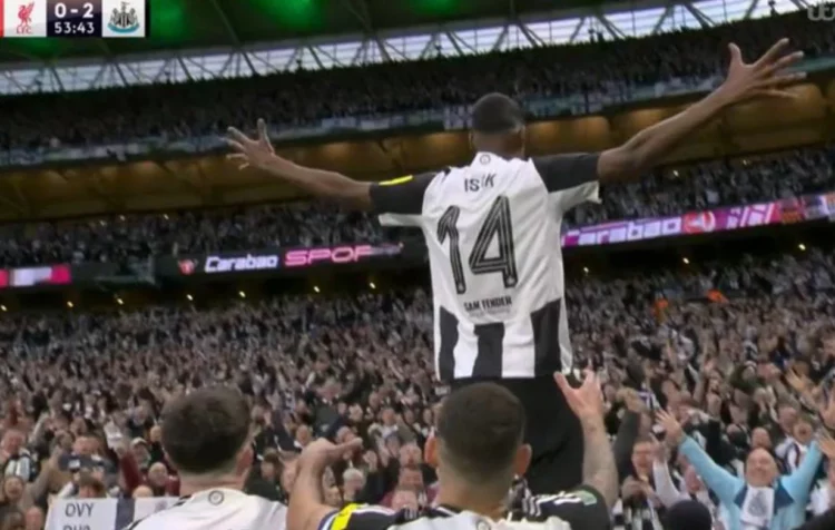 Newcastle fiton trofeun e parë pas 70 vitesh pritjeje, mposhtin Liverpool në finalen e EFL Cup (video)