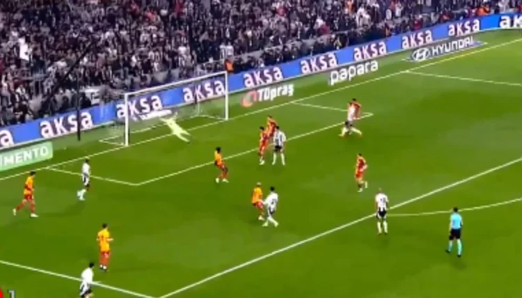 Muçi shënon supergol ndaj Galatasaray-it, por është i pafat! Shqiptari lë kundërshtarin me 10 lojtarë (video)