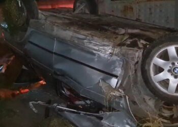 Aksident në Fier–Seman, makina përmbyset pas përplasjes me një karrocë