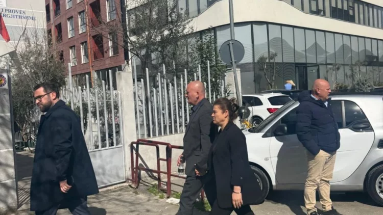 Vrasja e Martin Canit/ Nis seanca paraprake për Mario Përlleshajn, të pranishëm dhe prindërit e 14-vjeçarit që ndërroi jetë