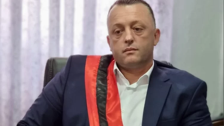 Jep dorëheqjen kryebashkiaku socialist i Matit, Agron Malaj