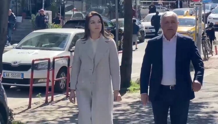 Rreth 1 orë në SPAK, Ajola Xoxa nuk pranon të japë sqarime: Do flas kur të njihem me të gjitha aktet