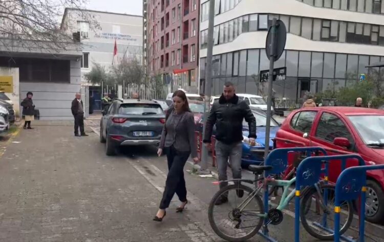 Nën masën “detyrim paraqitje”, Ajola Xoxa mbërrin në SPAK