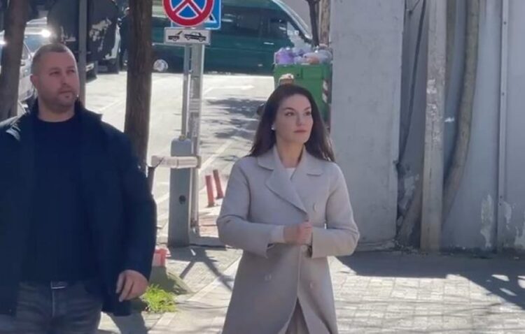 Ajola Xoxa paraqitet në SPAK për masën, ‘detyrim paraqitje’