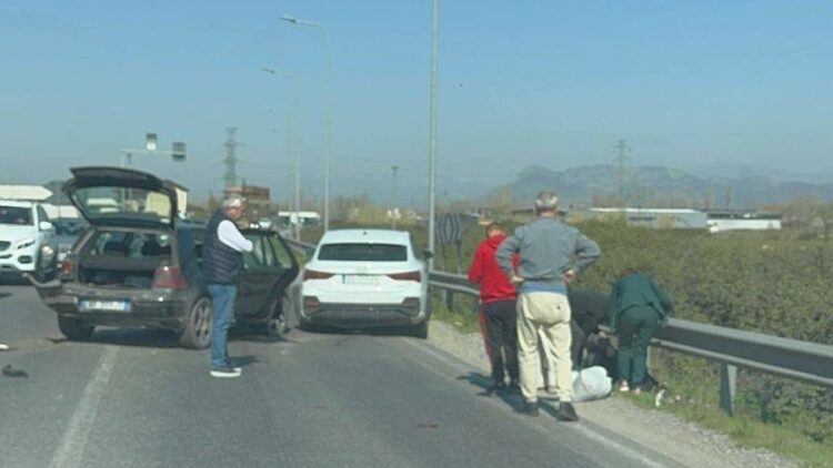 Aksident i trefishtë në aksin Lezhë- Shkodër, raportohet për një grua të plagosur rëndë