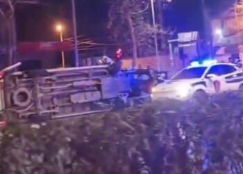 Aksident në Laprakë, përplaset me një automjet, përmbyset ambulanca